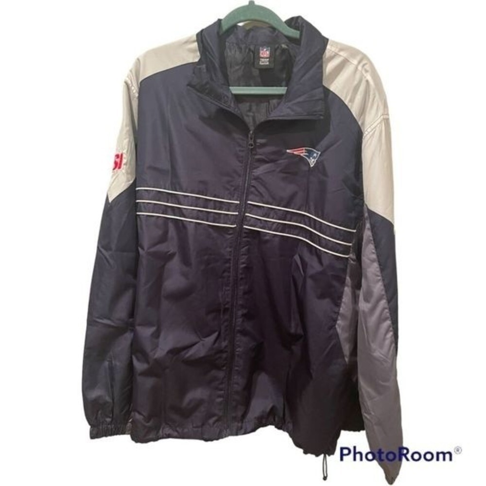 Reebok NFL Apparel Vintage 90's style Patriots men's windbreaker jacket size XL